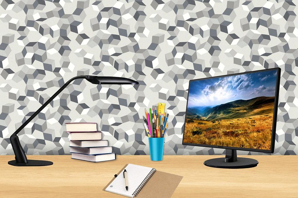 Person using tablet to start an online course